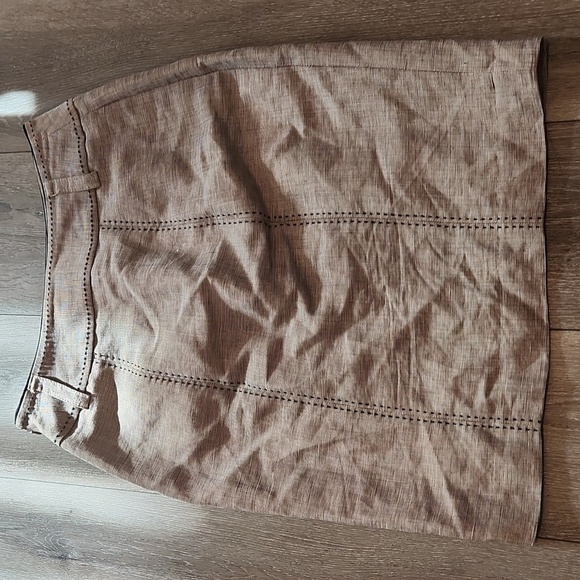 White House Black Market Skirt - Picture 5 of 6